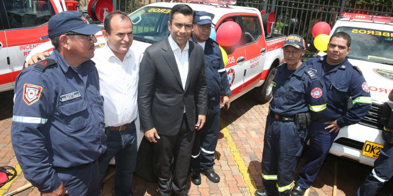Diez nuevos vehículos refuerzan equipo bomberil de Cundinamarca