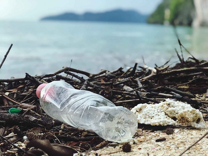 Prohibir el uso de plásticos, un paso más para salvar el planeta