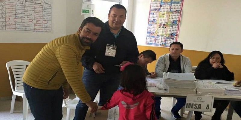 Gobernador Rey ejerció su derecho al voto























