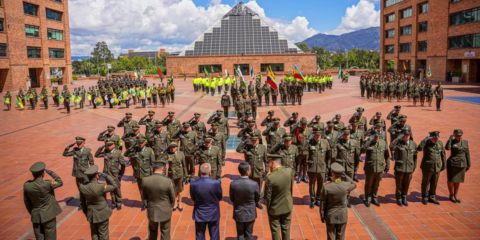 Histórica inversión en seguridad: $17.600 millones en vehículos para la Policía y un centro C5 para la protección de Cundinamarca