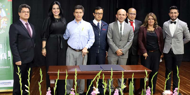 521 directivos docentes y docentes se incorporan a la planta docente de Cundinamarca
























































