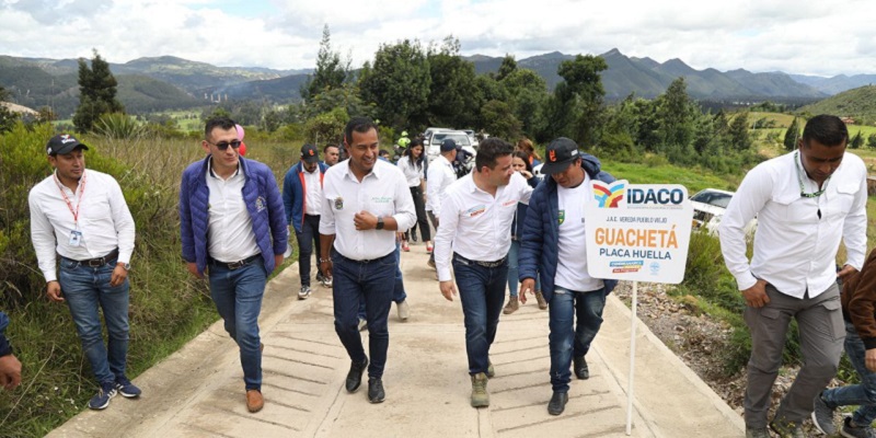 Grandes inversiones en vías y sector salud de Guachetá






