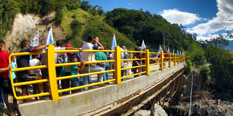 En tiempo récord construido y habilitado puente en Murca, La Palma