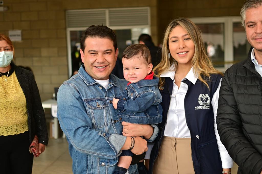 En Mosquera el Gobernador dio inicio a la apertura de votaciones



