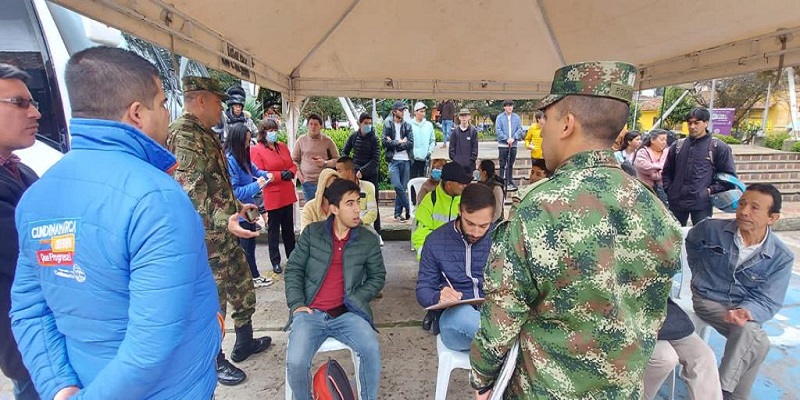 Jóvenes de La Calera definen su situación militar



