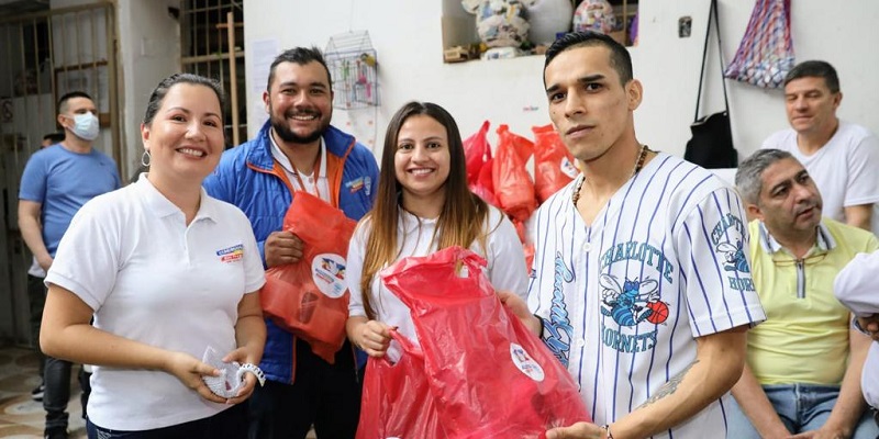 Recreación y entrega de kits de aseo a reclusos de la Cárcel de La Mesa



