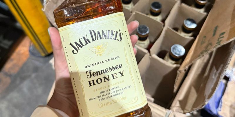 Más de 400 botellas de licor ilegal fueron encontradas en el Aeropuerto El Dorado, gracias a operación conjunta liderada por Cundinamarca