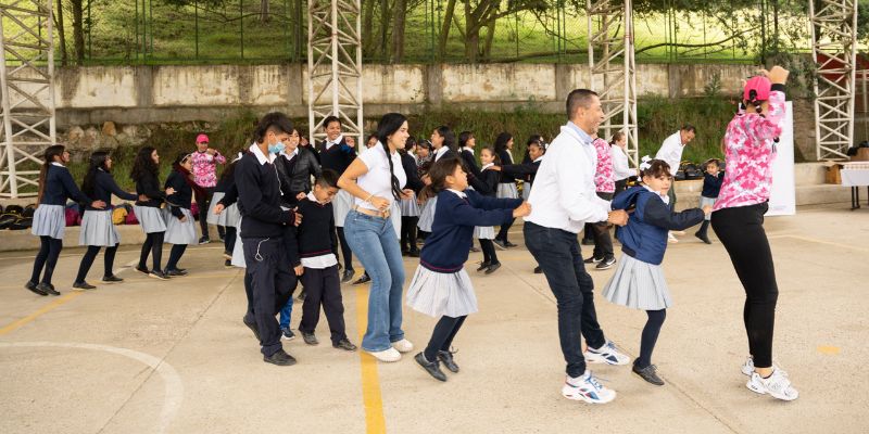 El municipio de Bojacá se benefició con la entrega de 120 kits escolares 