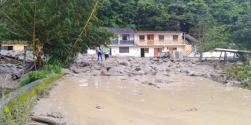 Creciente súbita en Guayabetal afecta 6 viviendas y 2 vehículos