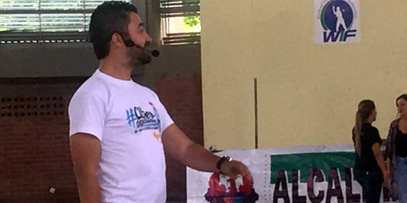 Más de 800 estudiantes de Girardot disfrutaron de la comedia Ciber - Dependientes



