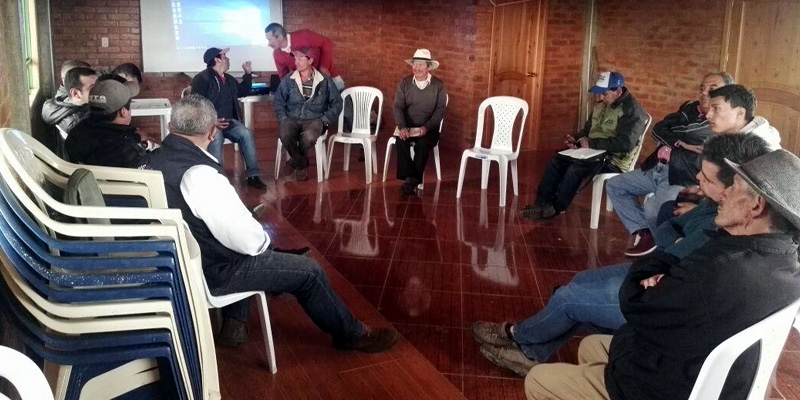 Productores aprenden a comercializar sus productos sin intermediarios











































