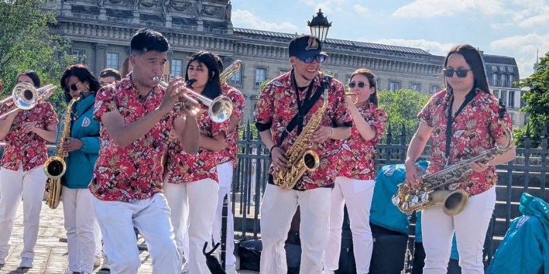 La banda  folklórica cundinamarquesa "La De Si” regresa a Colombia tras exitosa gira en Europa
