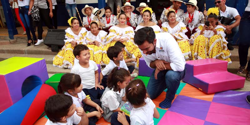 Al servicio moderna ludoteca en Agua de Dios



