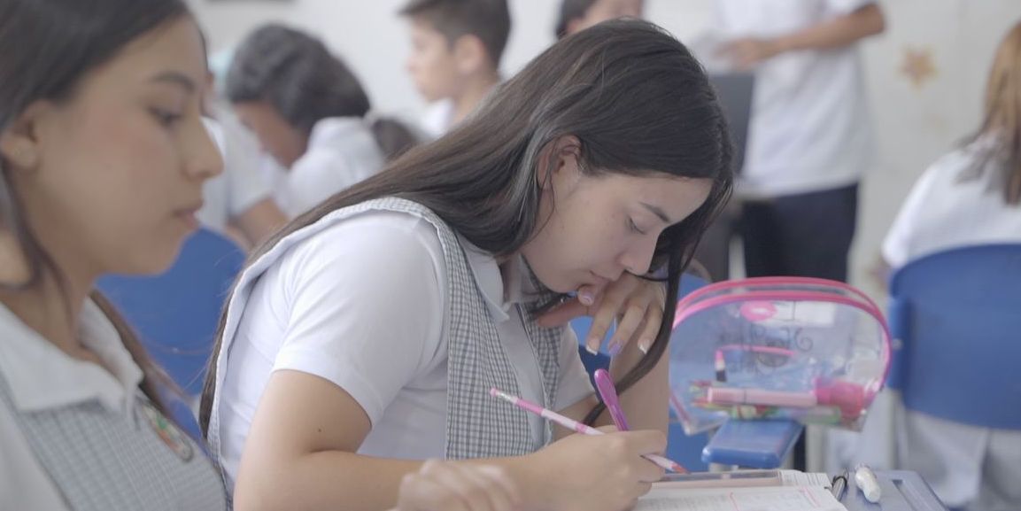 Estudiantes egresados de colegios oficiales y privados postúlense a la convocatoria Transformando Vidas 2025