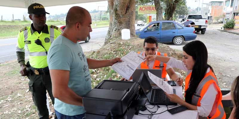 Puestos de control en vías cundinamarquesas por evasión de impuestos de vehículos