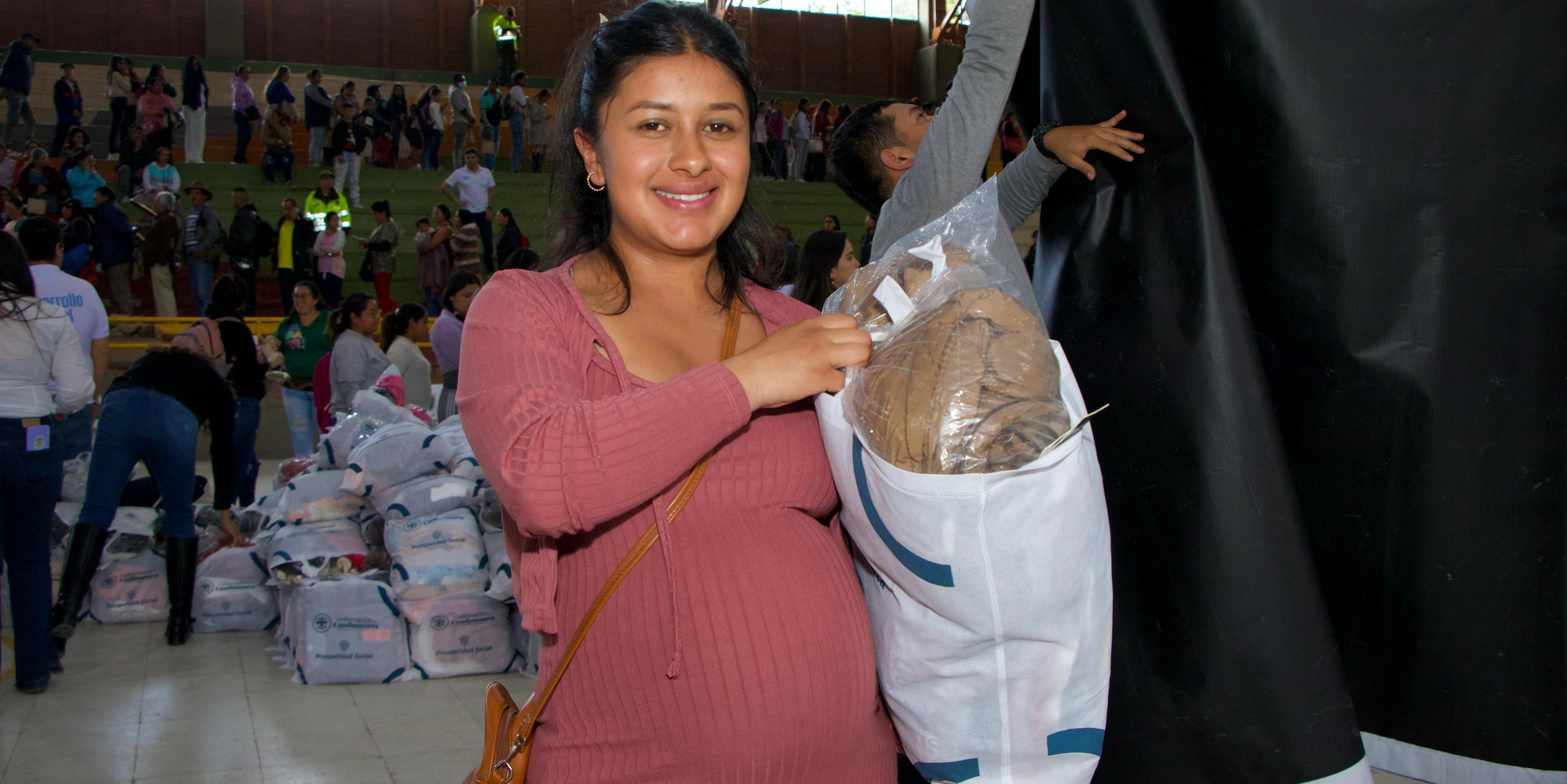 Continúa la entrega de kits de apoyo a familias vulnerables en Cundinamarca 