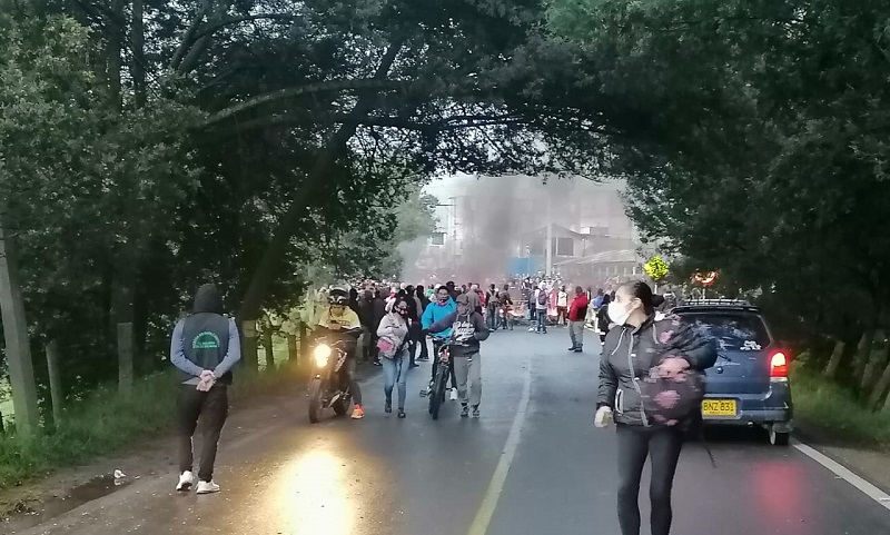 A esta hora se registran bloqueos en diferentes vías de Cundinamarca
