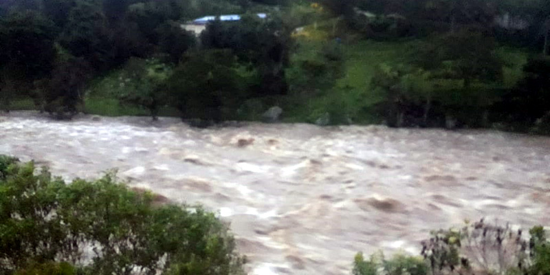 Fuertes lluvias afectaron a familias en Cogua, San Bernardo y Tibacuy



























