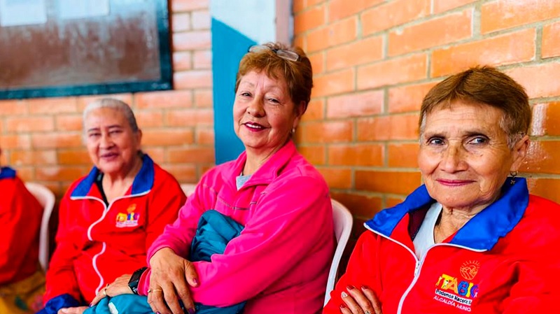 El programa de Adulto Mayor de Tabio vivió una jornada de conocimiento sobre la felicidad