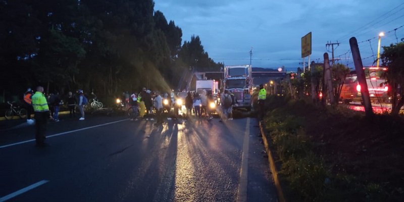 Persisten bloqueos en vías y acceso a 27 municipios de 13 provincias
