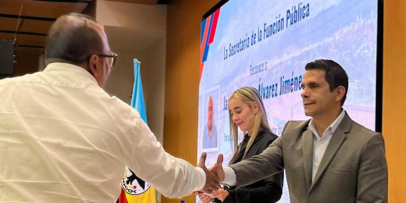 Gobernación de Cundinamarca benefició a 55 servidores públicos de la entidad con programas de especialización
