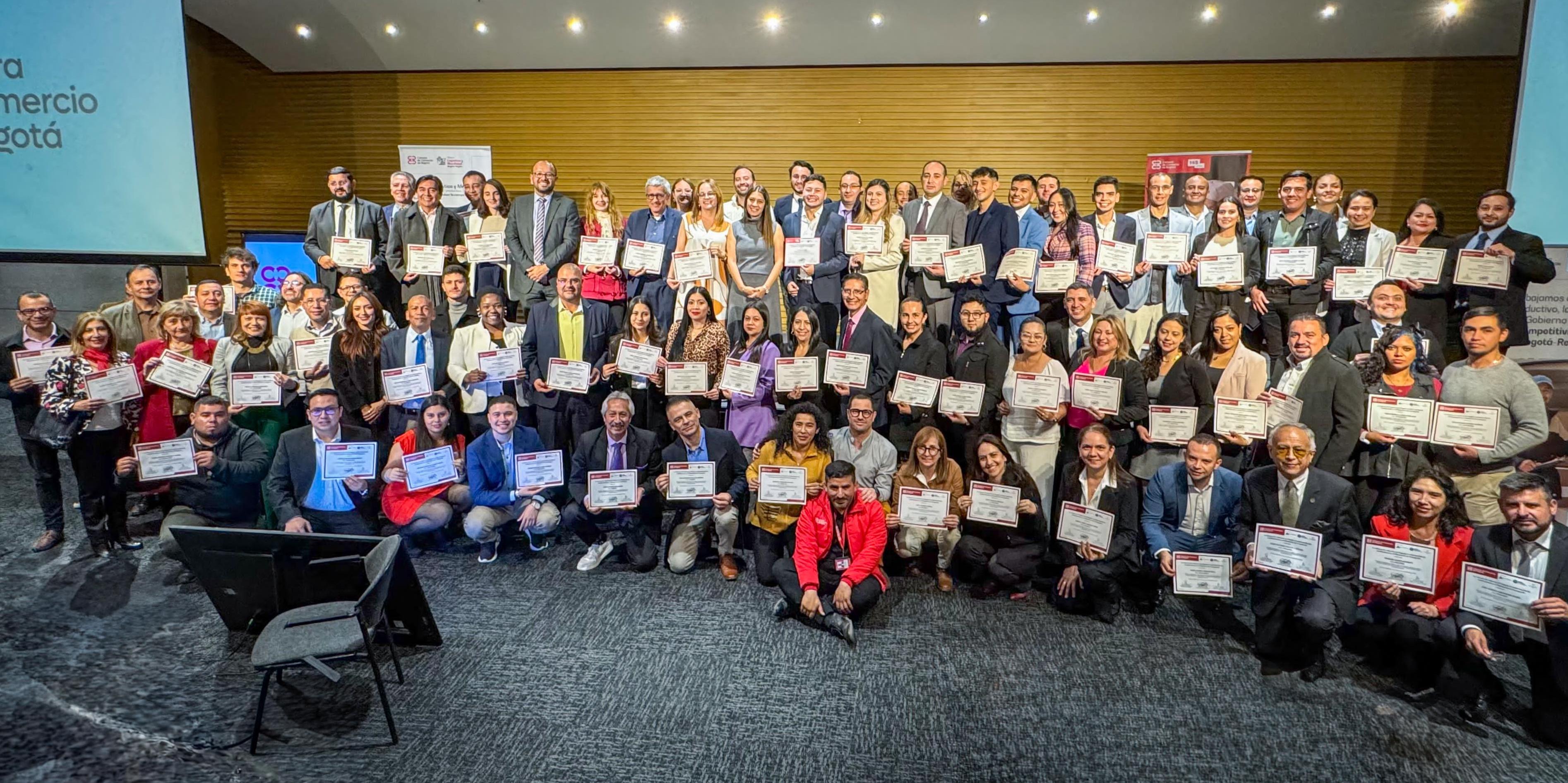 400 líderes se graduaron del diplomado en Políticas Públicas con enfoque en Logística y Movilidad 

