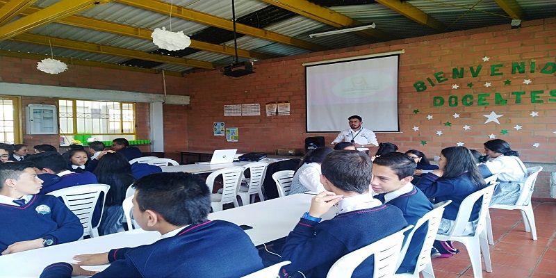 Más de 500 estudiantes de Cogua, ya conocen los peligros de las redes sociales y la Internet



















