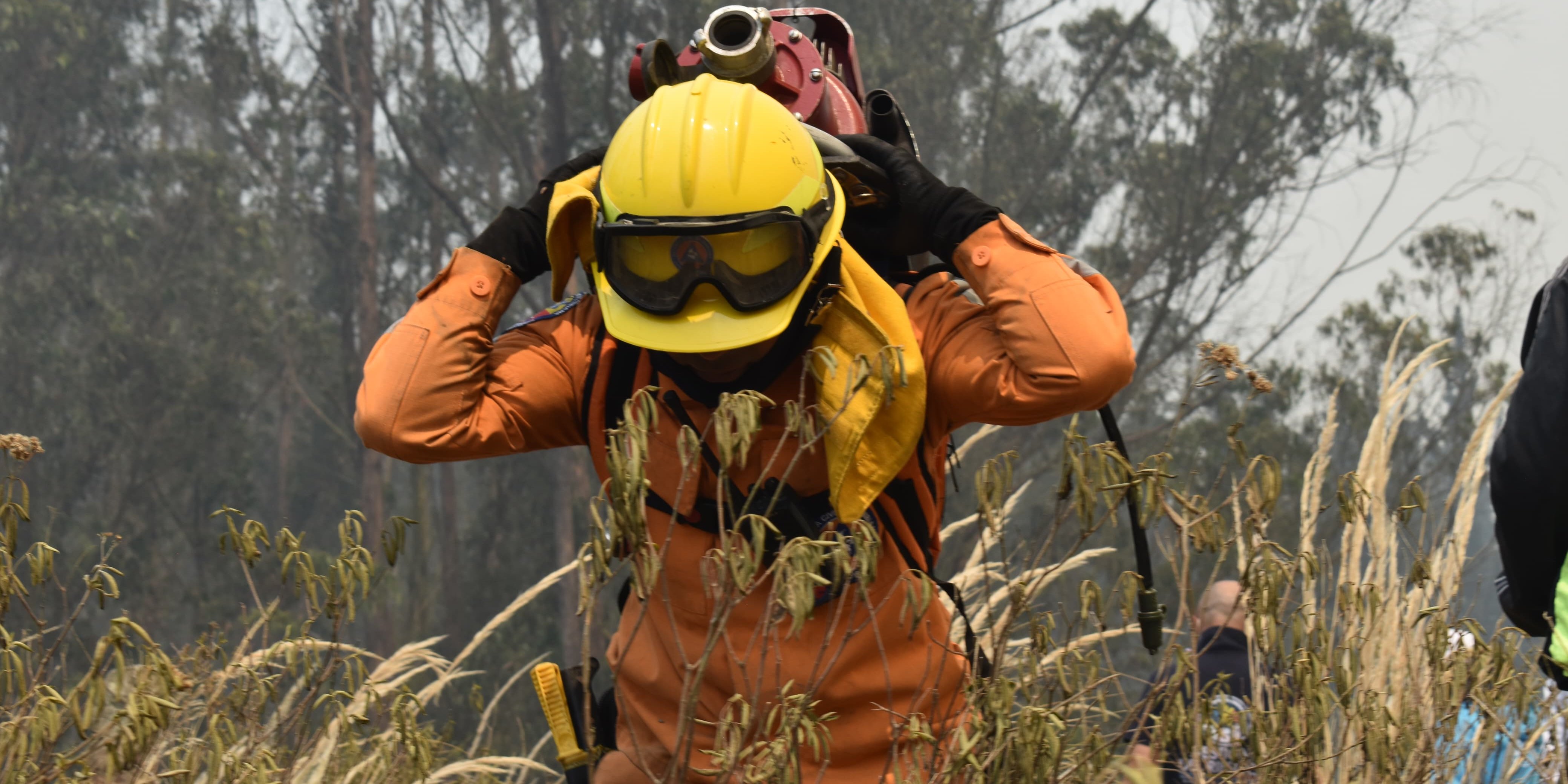 Cundinamarca enfrenta emergencia de incendios forestales, Bojacá recibe apoyo aéreo