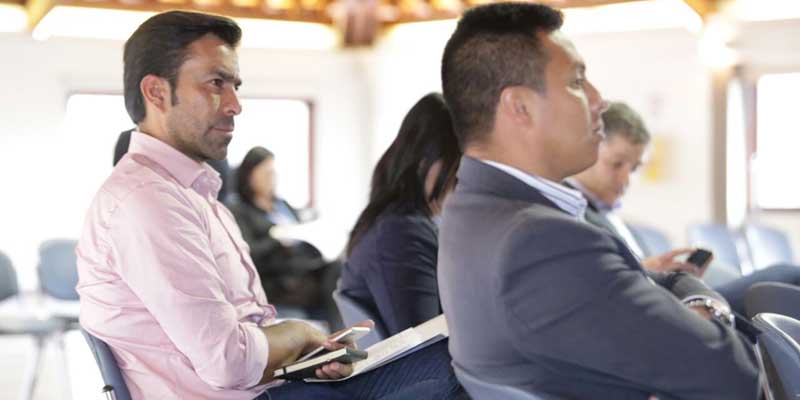 En la región la felicidad es un asunto serio



































