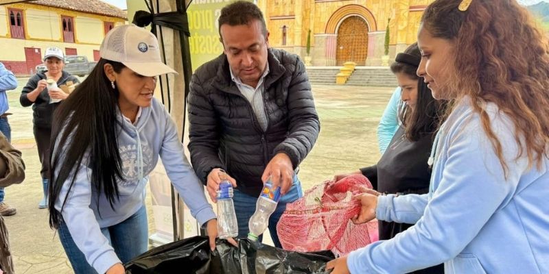 Cundinamarca recupera más de 40.000 botellas con campaña contra el plástico de un solo uso