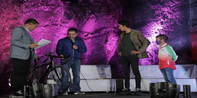 Campeón del Giro de Italia, Egan Bernal recibe homenaje en Zipaquirá