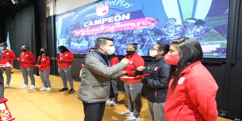 Cundinamarca le hace un merecido reconocimiento a las "Leonas" de Santa Fe campeonas 2020