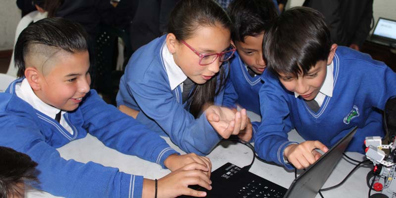 Secretaría de las TIC participa en 3ª. Semana de la Ciencia, Tecnología e Innovación en Facatativá





 









