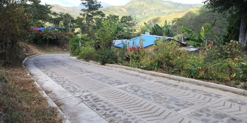 En tiempo récord, comunales de Cundinamarca culminaron 300 placa huellas en 105 municipios

