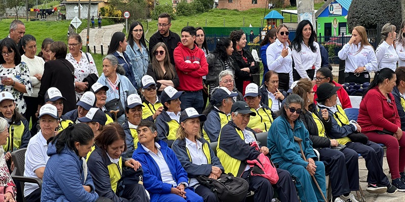 Más de 200 mujeres en Cogua recibieron orientación sobre pensiones y ahorro para la vejez



