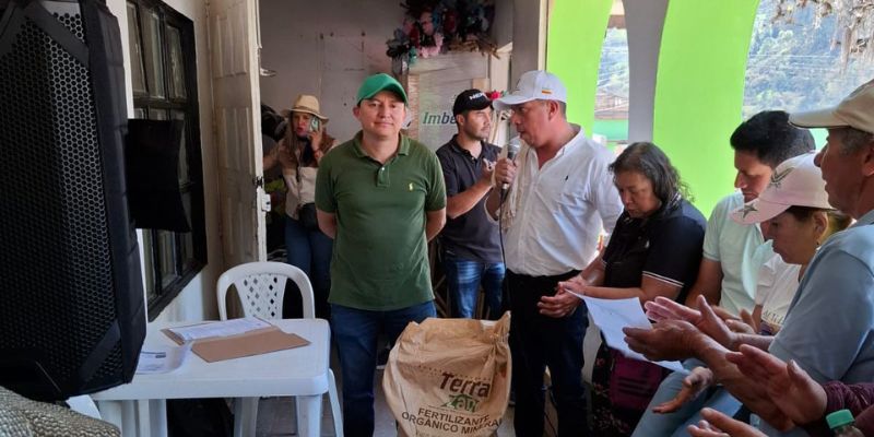 73 unidades productivas de Ubaque recibieron 365 unidades de fertilizantes orgánico-minerales