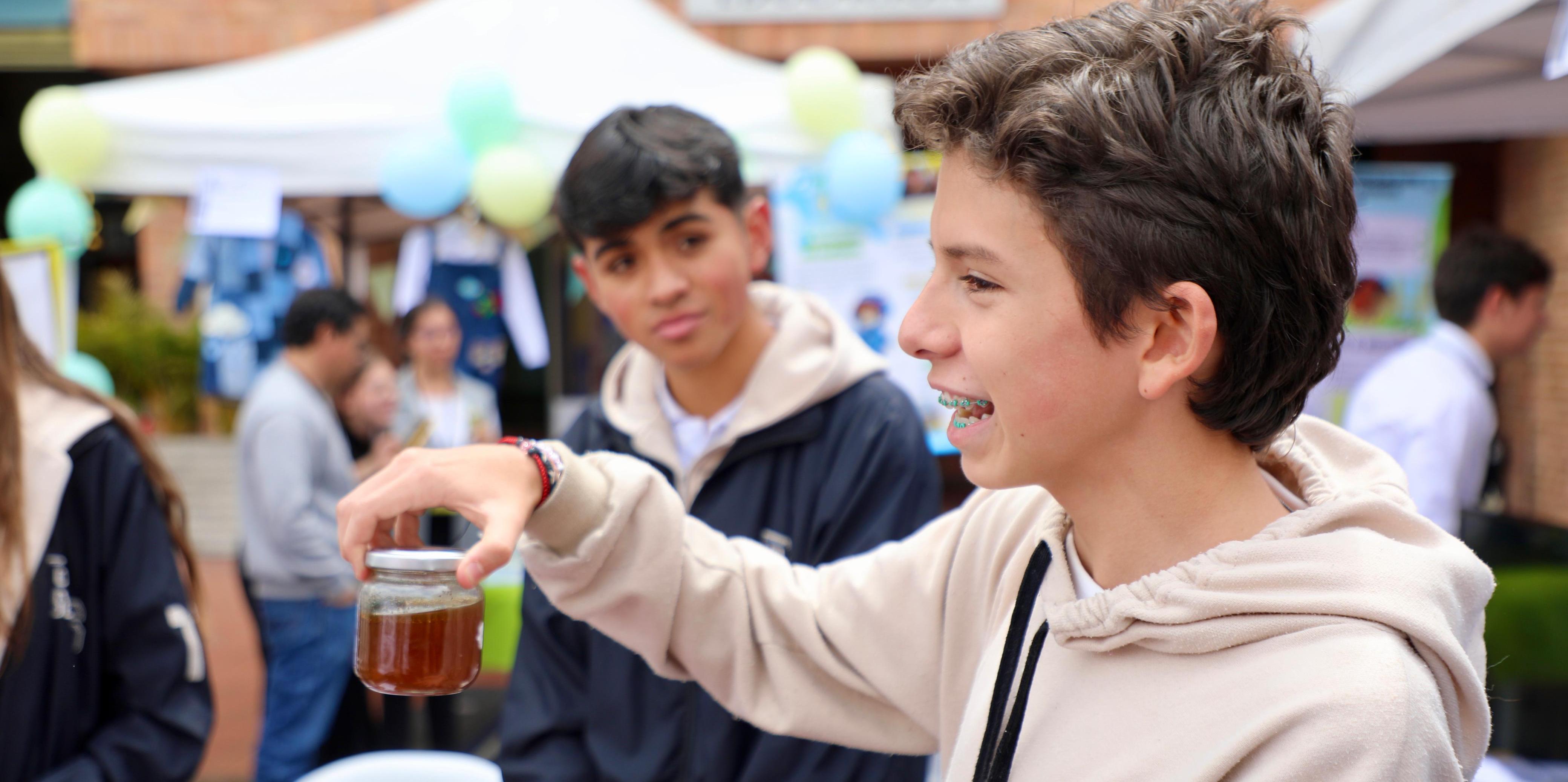 Jóvenes cundinamarqueses demuestran su potencial en la ‘Primera Feria de Educación Superior: caminando, educando, y emprendiendo’