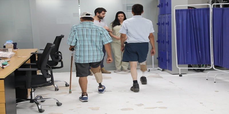 Empezó la entrega de prótesis de piernas a 46 pacientes de escasos recursos en Cundinamarca
