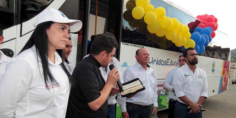 Cerca de $3.700 millones en buses escolares para disminuir la deserción











