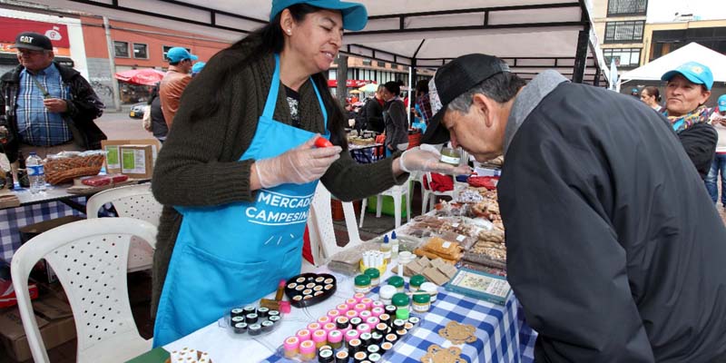 Buenos precios, millonarias ventas y productos de excelente calidad en los Mercados Campesinos 


























































