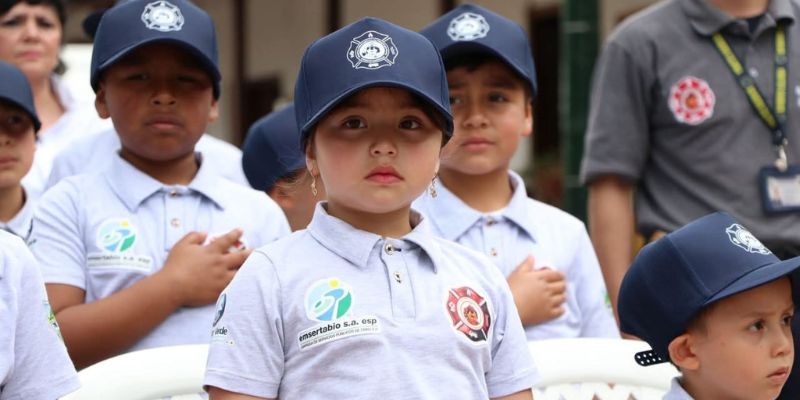 Tabio impulsa cultura del reciclaje con la “Misión Ecobomberitos”