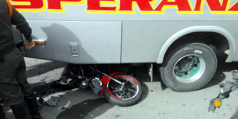 Grave accidente automovilístico en vía a La Vega deja una mujer fallecida y 41 heridos