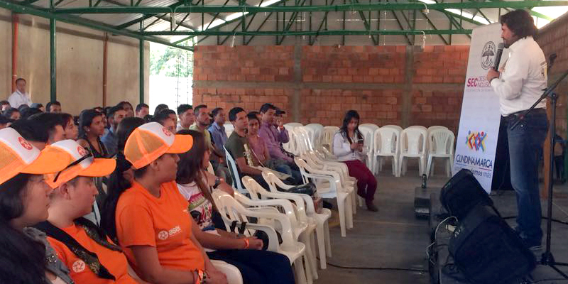 Jóvenes cundinamarqueses se capacitan en liderazgo desde la óptica de la felicidad