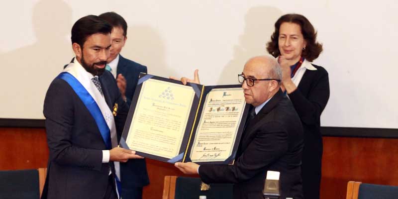 Condecoración a la excelencia, distingue al Gobernador de Cundinamarca como  el Administrador Público del año



































































