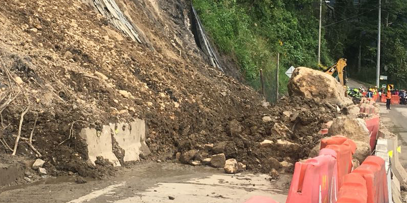 Se habilita paso restringido en KM 74 vía a La Mesa









































