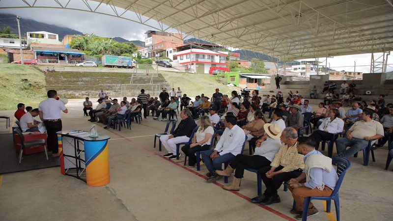 Gobernador de Cundinamarca hizo entrega de obras para Vianí

