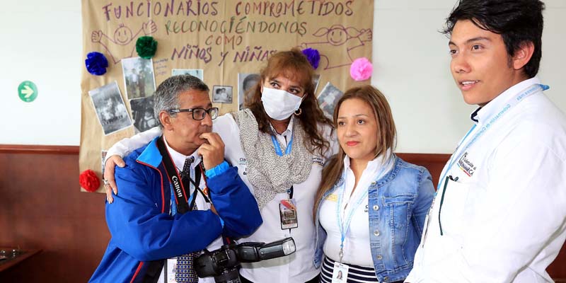 Servidores de la Gobernación se reconocieron como niños 










