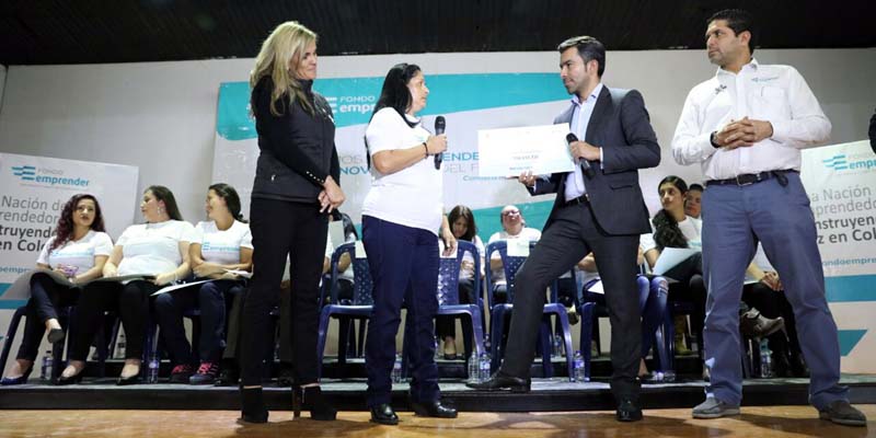 Gobernación de Cundinamarca y Sena entregan capital semilla a 19 mujeres emprendedoras del departamento






