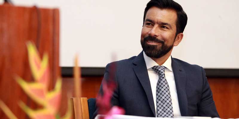 Condecoración a la excelencia, distingue al Gobernador de Cundinamarca como  el Administrador Público del año



































































