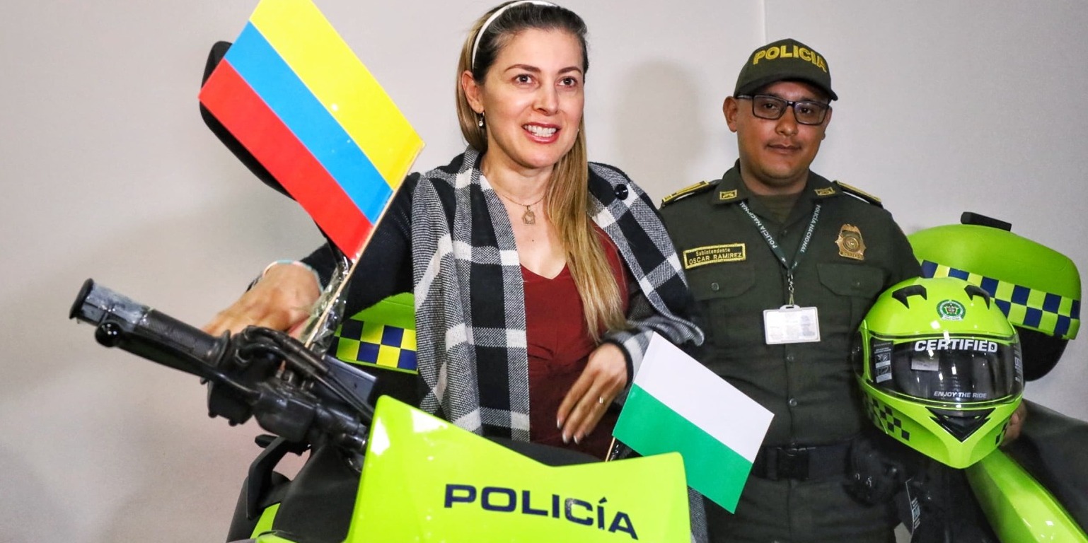 Cundinamarca fortalece la seguridad municipal con la entrega de 10 motocicletas a la Policía


